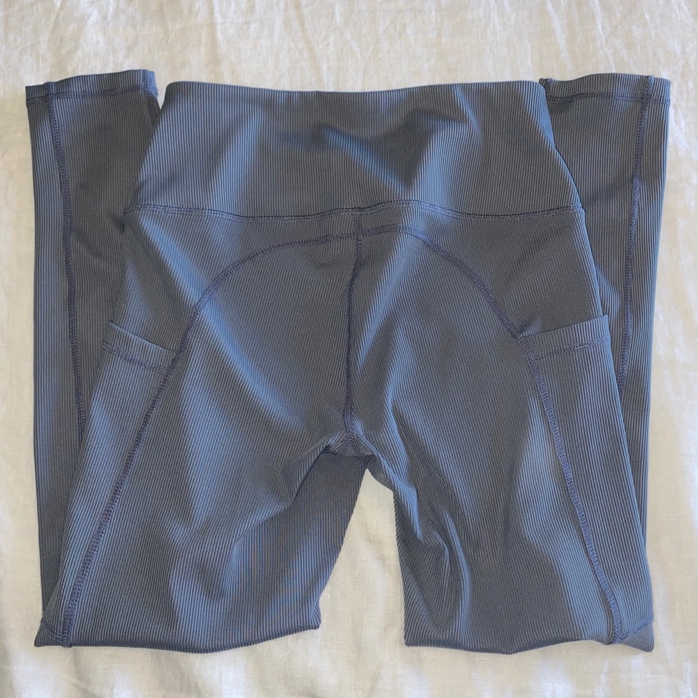 Cropped ribbed leggings w/ pockets